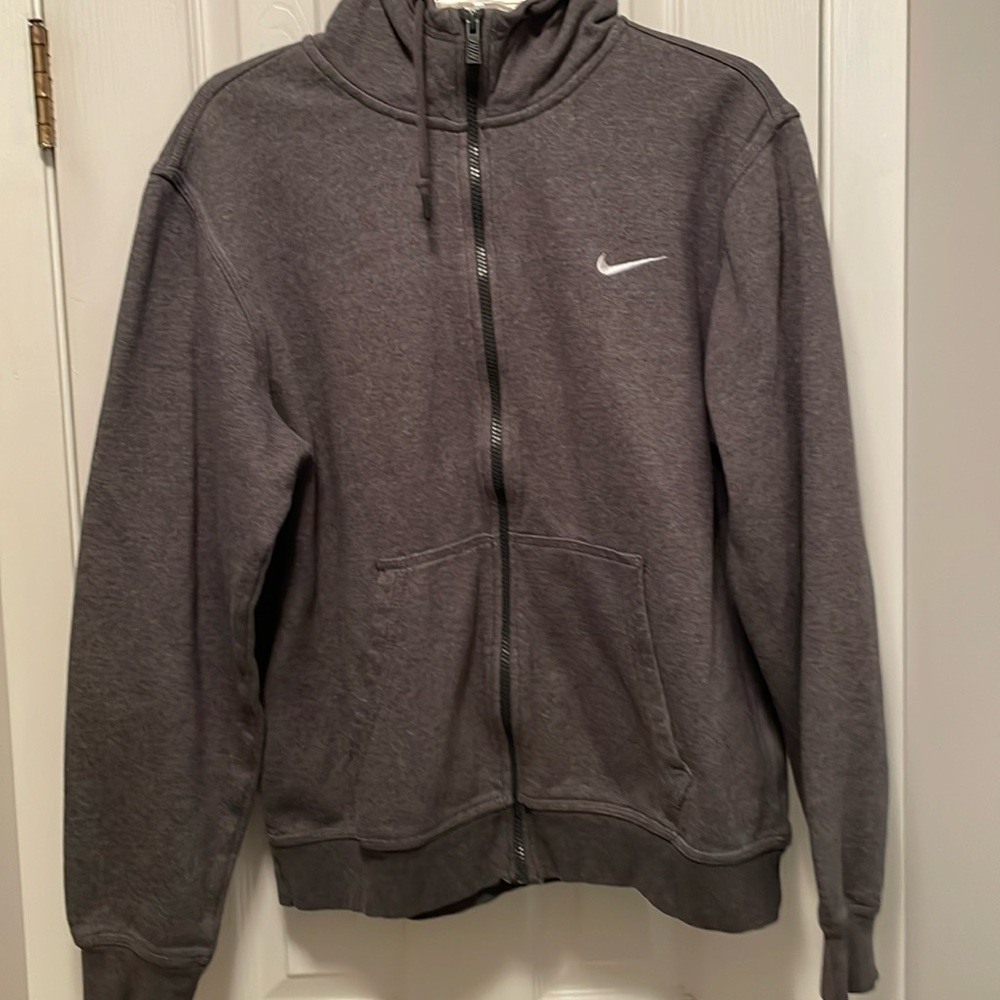 Size L Nike Zip up Hoddie. I wouldd say unisex and great condition.